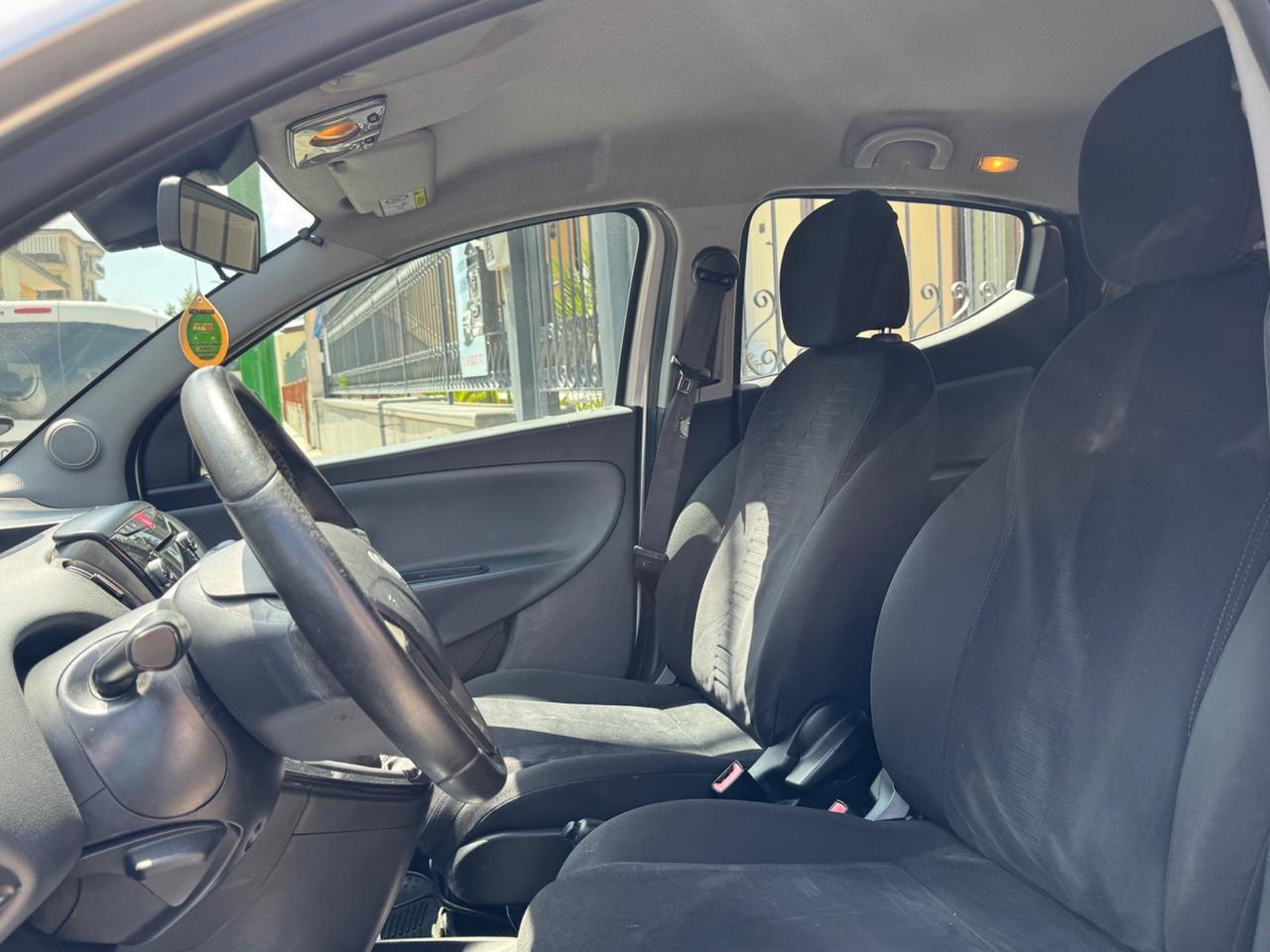 Lancia Ypsilon 1.2 69 CV 5 porte S&S Silver
