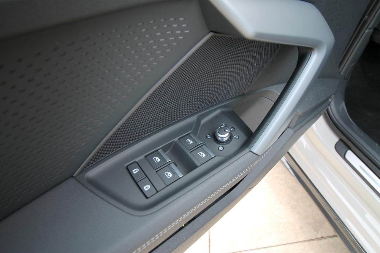 Audi A3 allstreet 35 TFSI S tronic Identity Contrast 11.2025