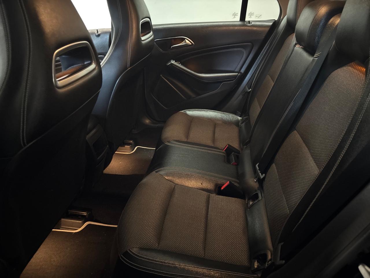 Mercedes-benz CLA 200d PREMIUM DARK