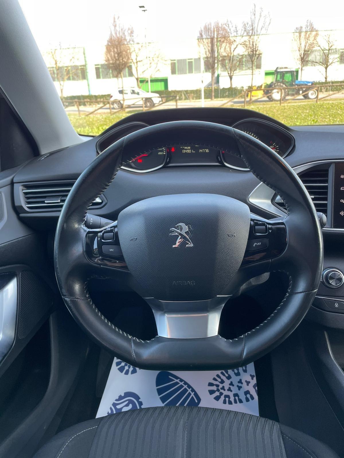 Peugeot 308 1.2 Neopatentati Finanziabile