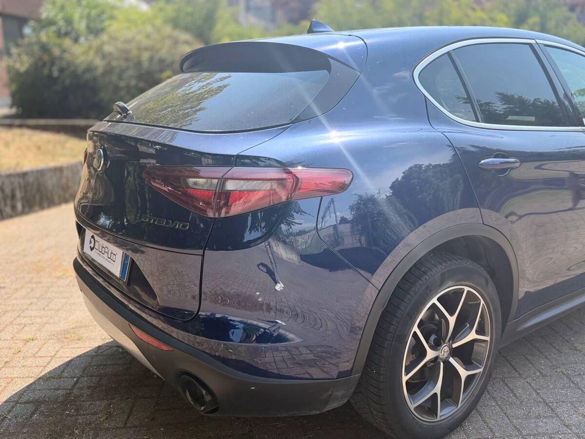 Alfa Romeo Stelvio 2.2 t Business Q4 210cv auto