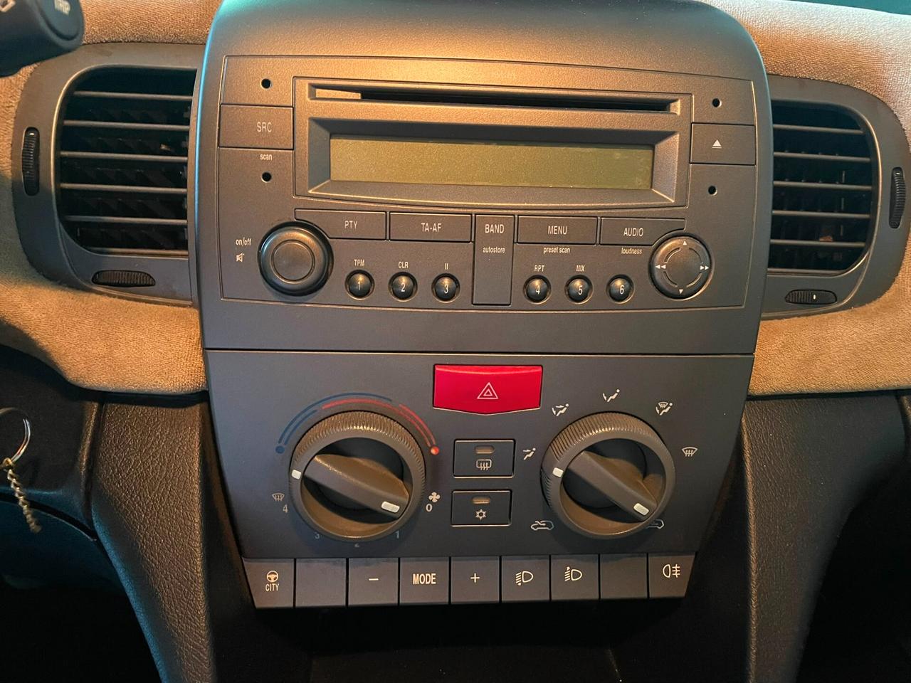 LANCIA YPSILON 100.000 km NEOPATENTATI UNICO PROPRIETARIO