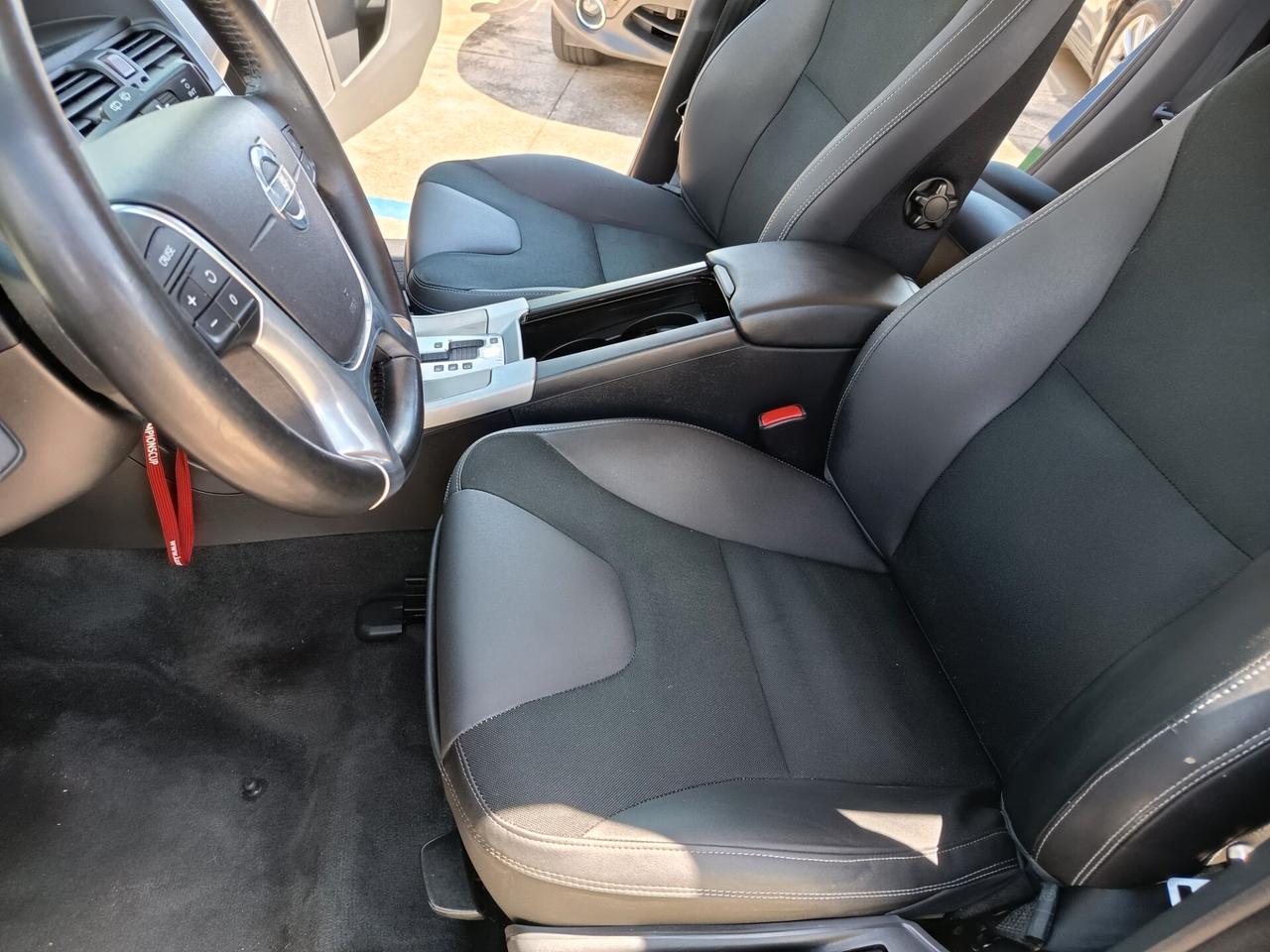Volvo XC 60 XC60 D5 AWD Geartronic Kinetic