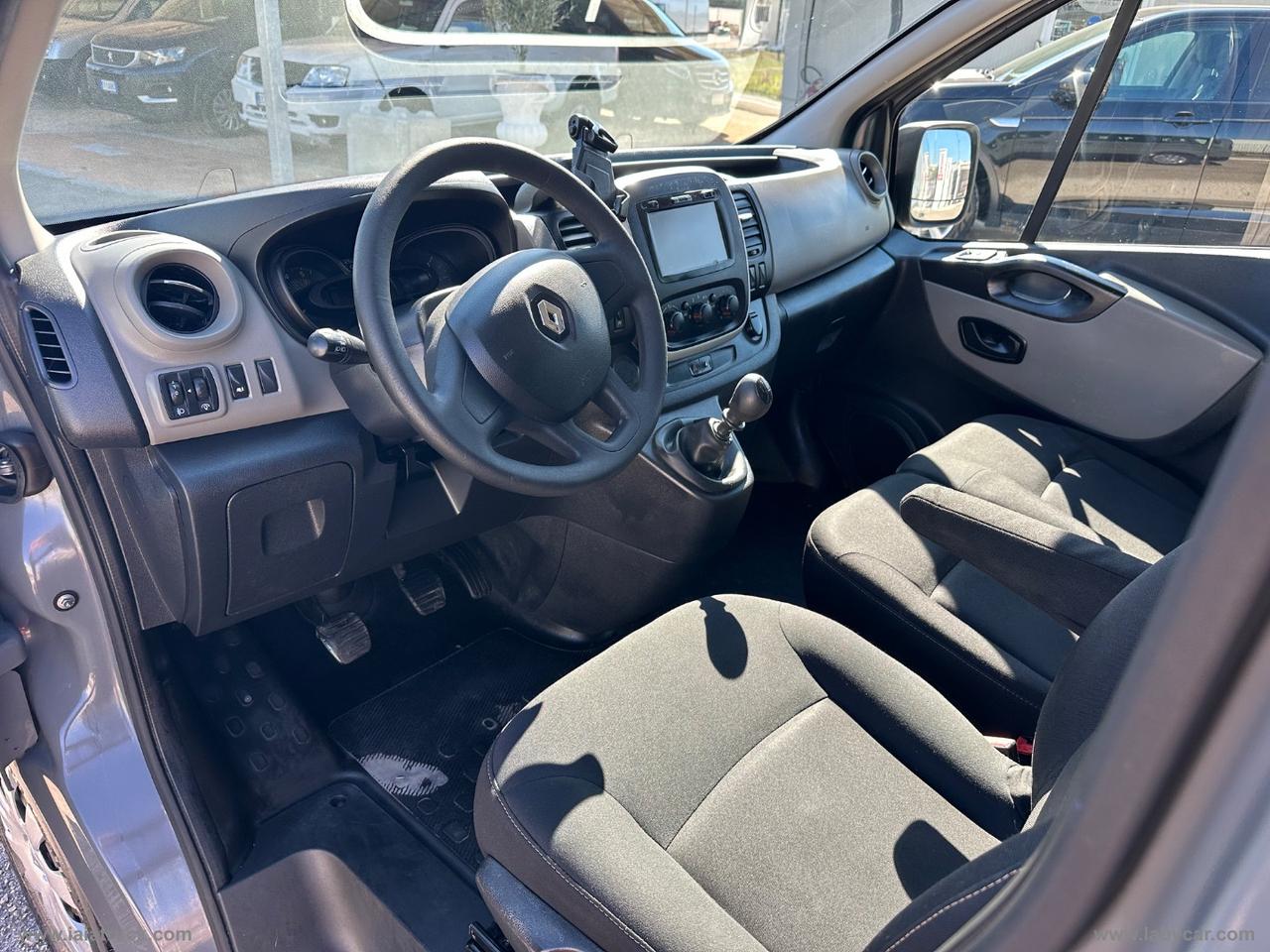 RENAULT Trafic 9 POSTI 1.6 dCi 125CV+GANCIOTRAINO