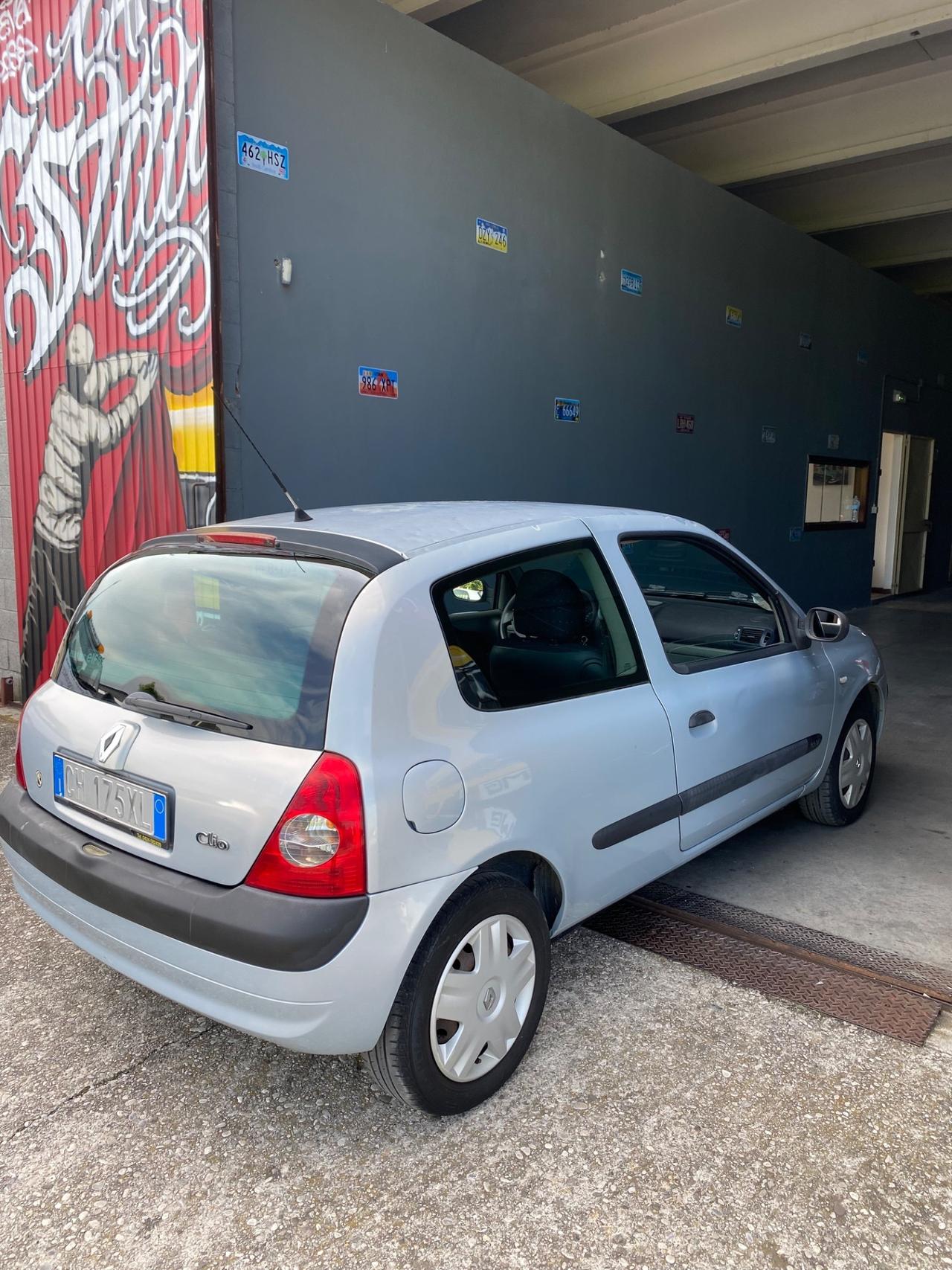 Renault Clio 1.2 16V 3 porte Neopatentati