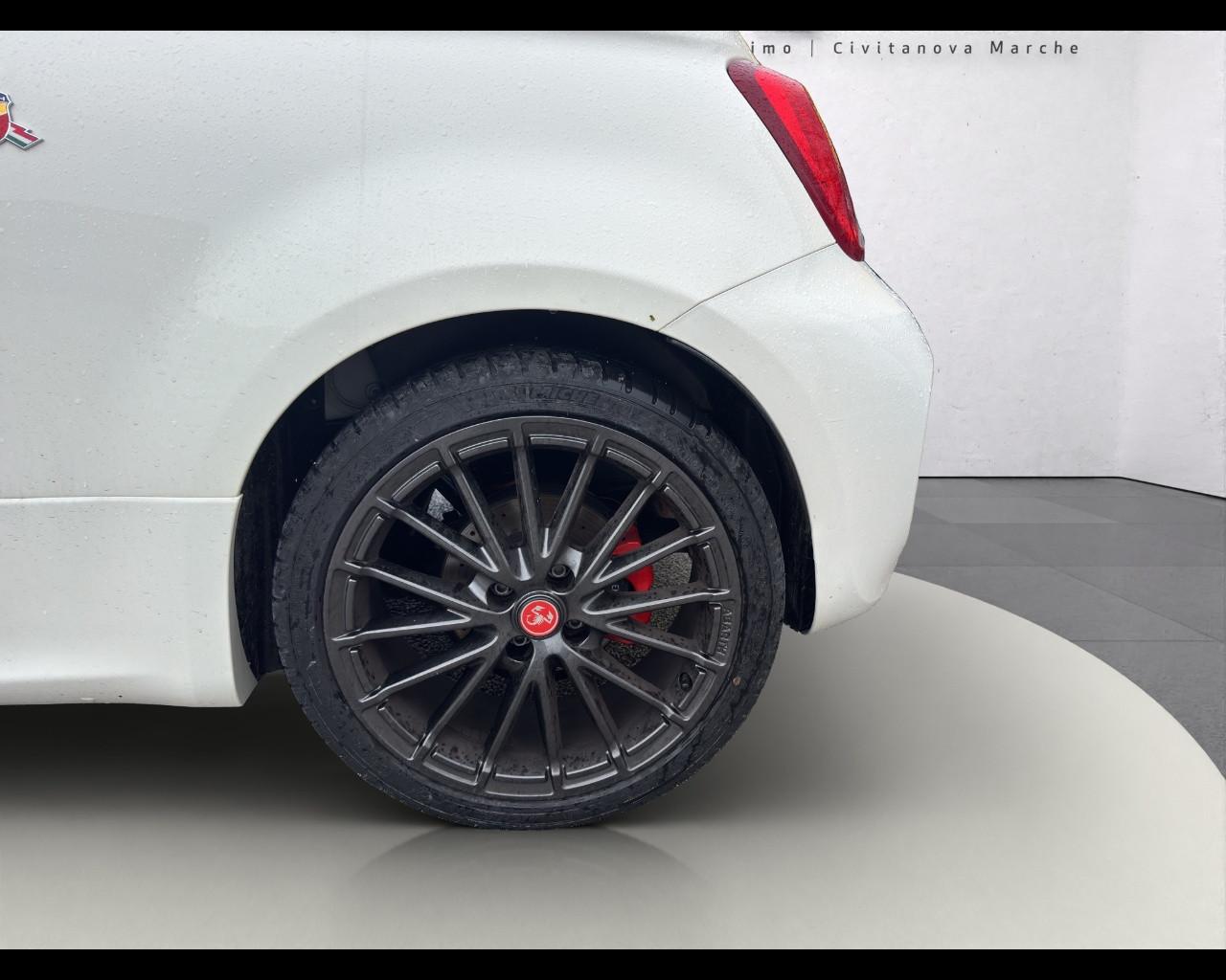 ABARTH 695 - 695 1.4 Turbo T-Jet 180 CV M.T.A.