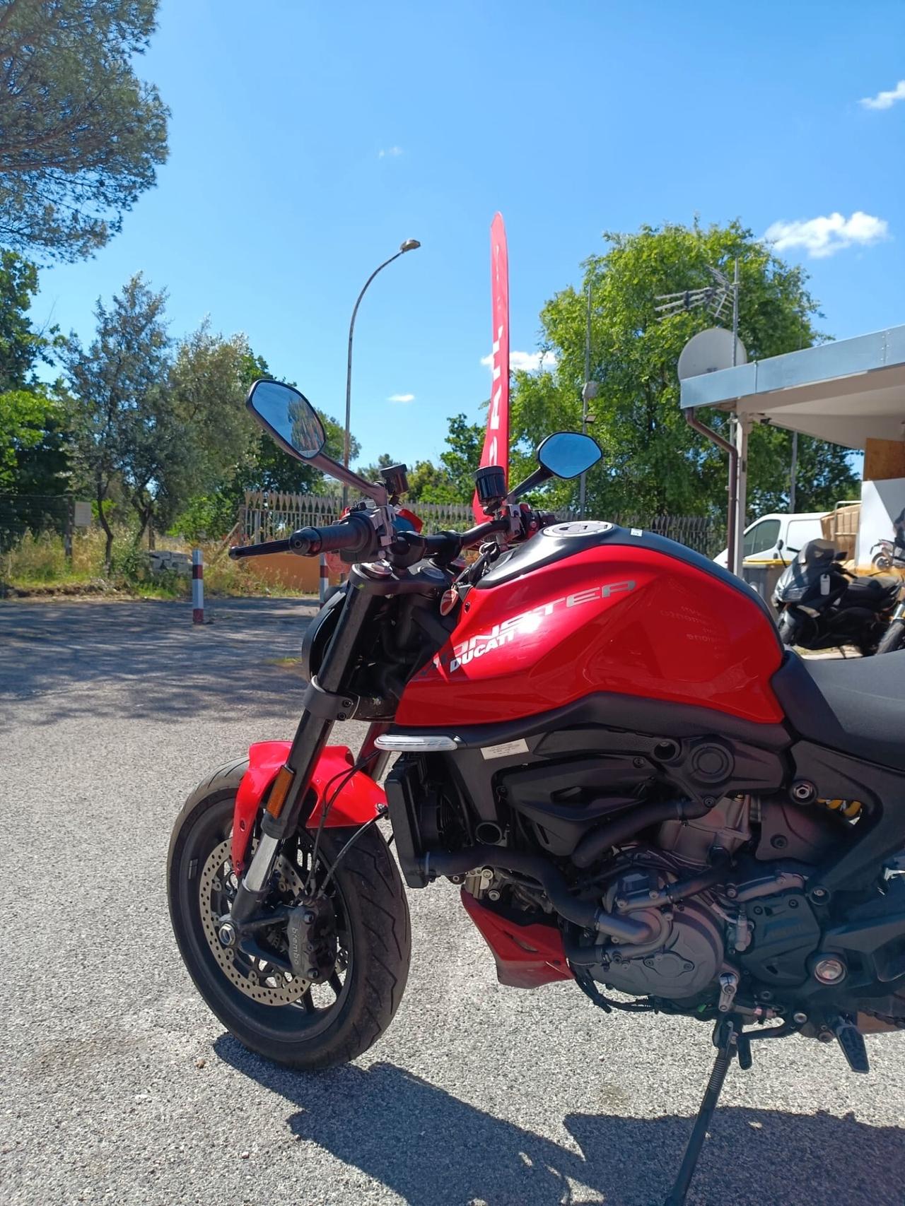Ducati Monster 937 RED