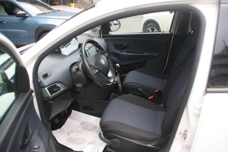 Lancia Ypsilon 1.0 FireFly 5 porte S&S Hybrid Platino