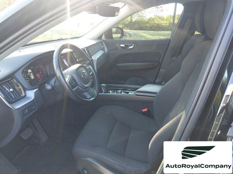 Volvo XC60 B4 D automatico Momentum IVA ESPOSTA