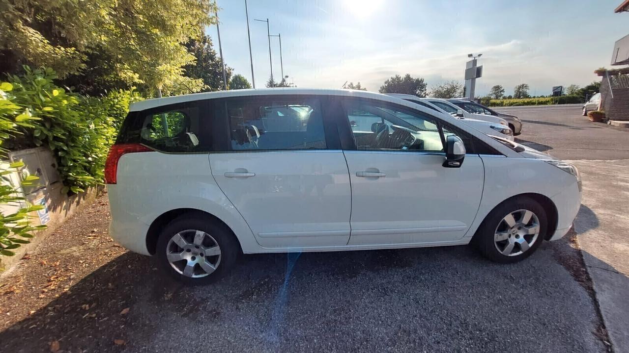 Peugeot 5008 1.6 Diesel 7 Posti Neopatentati