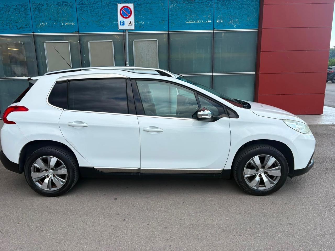 Peugeot 2008 PureTech 82 Allure 2015 131.000 KM