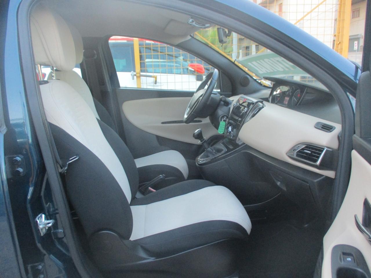 Lancia Ypsilon 1.2 69 CV 5 porte GPL Ecochic 30th Anniversary