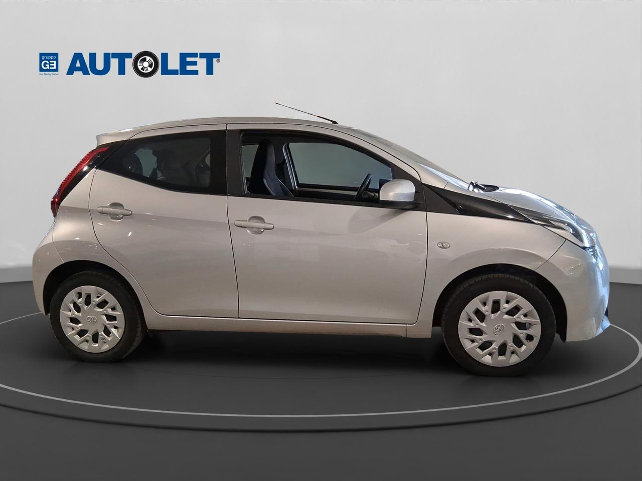 Toyota Aygo Connect 1.0 VVT-i 72 CV 5 porte x-play