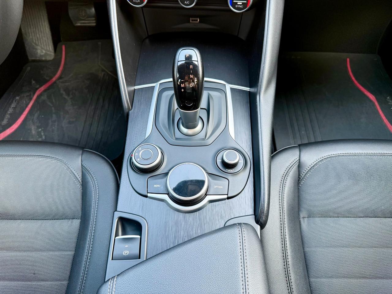 Alfa Romeo Giulia 2.2 t Business Sport Launch Edition 180cv auto