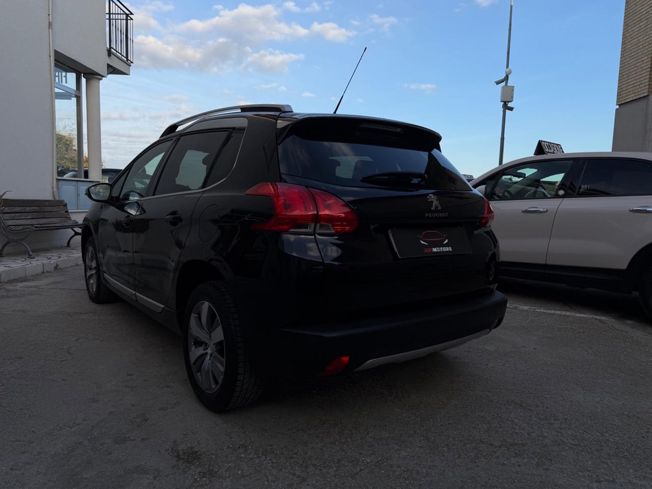 Peugeot 2008 1.6 e-HDi 92CV Allure - CAMBIO AUTOMATICO