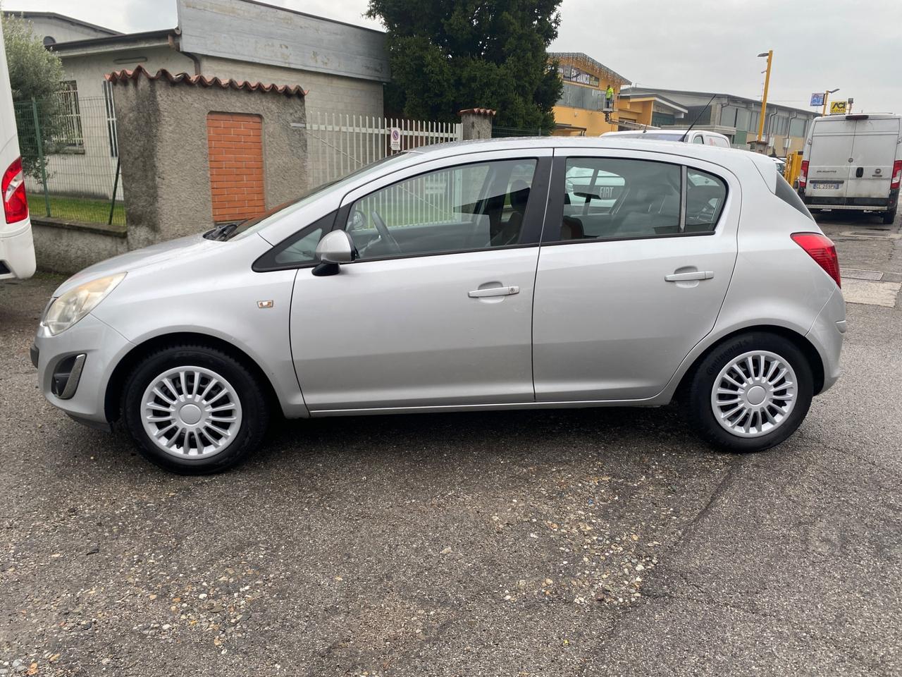 Opel Corsa 1.2 5 porte Elective