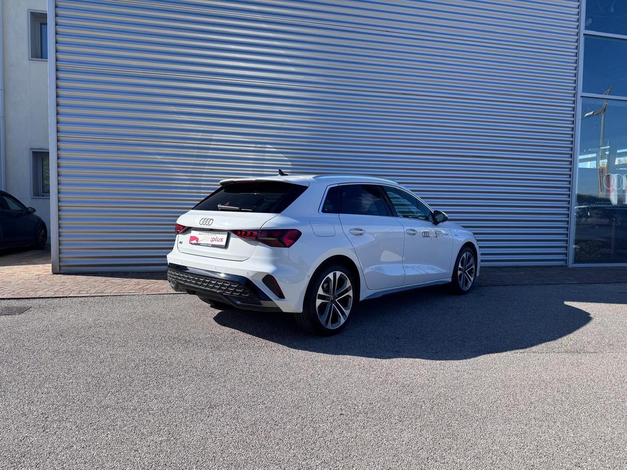 AUDI A3 SPORTBACK TFSIe S-TRONIC S-LINE EDITION