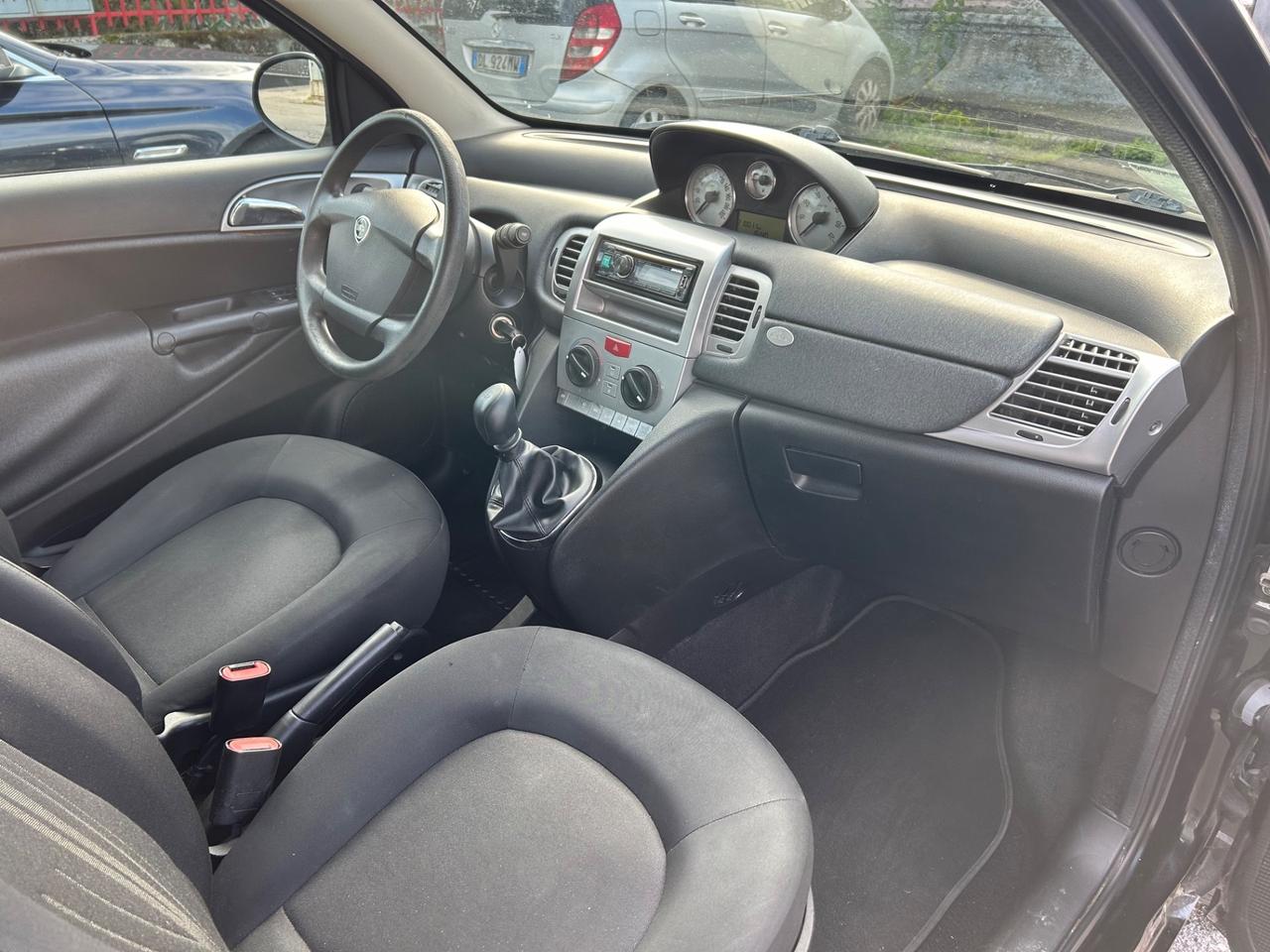 Lancia Ypsilon Elle guidabile da neopatentati