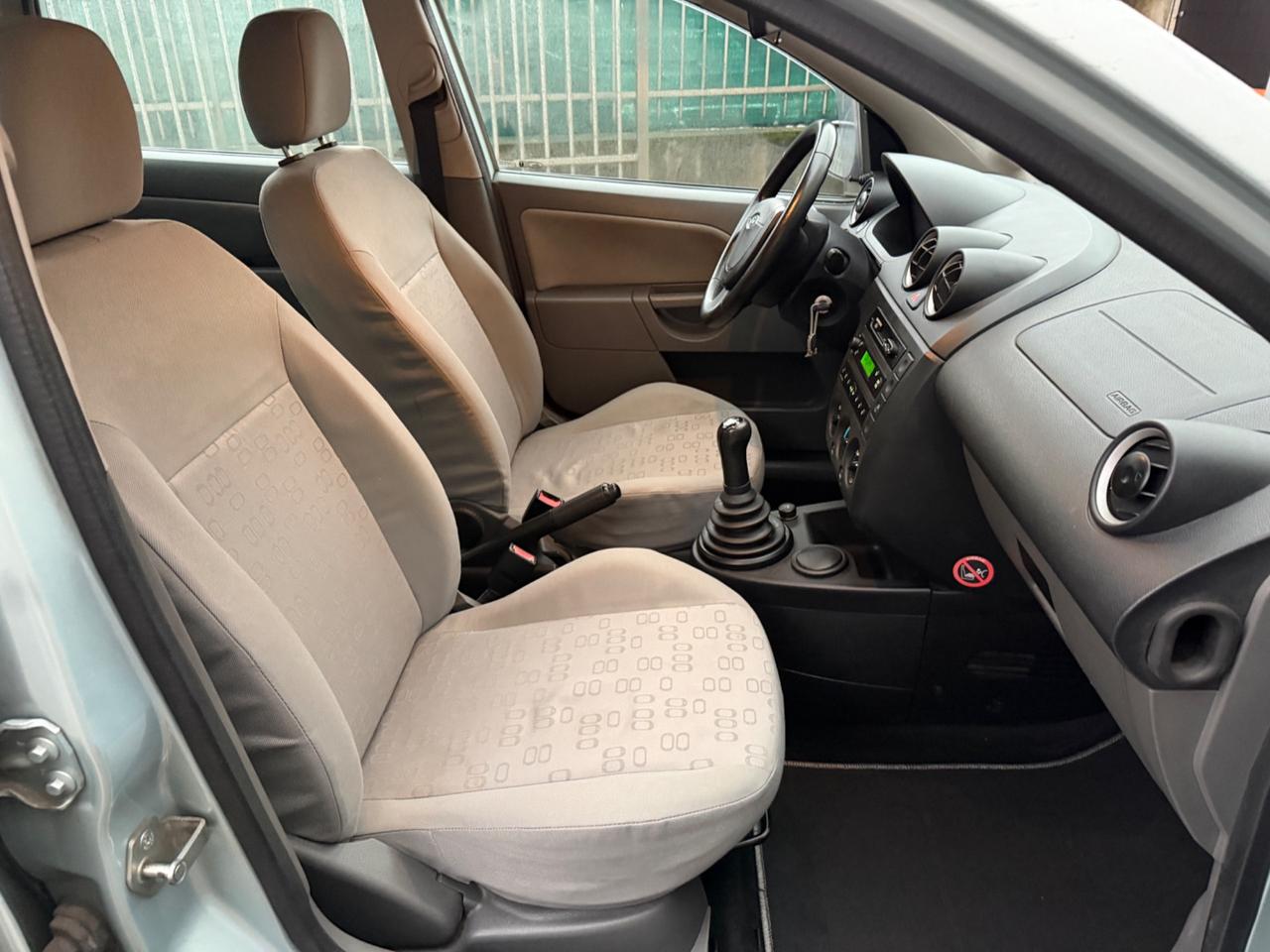 Ford Fiesta 1.2 benzina euro4 neopatentati