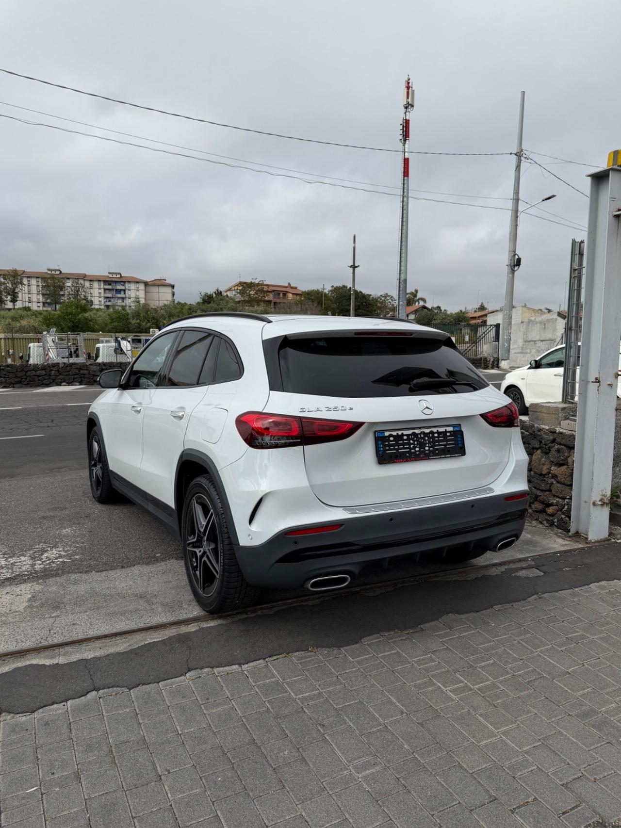 Mercedes-benz GLA 250 e hybrid EQ AMG Line Premium Plus