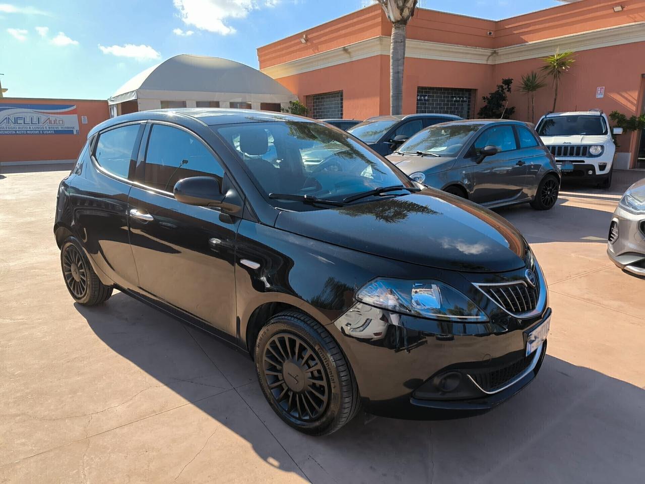 Lancia Ypsilon 1.0 FireFly 5 porte S&S Hybrid Ecochic Silver