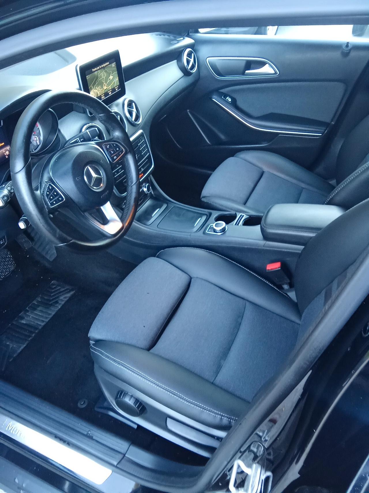 Mercedes-benz GLA 180 d 017