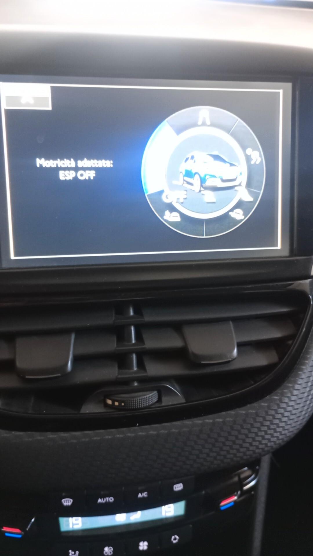 Peugeot 2008 1.6 e-HDI Allure