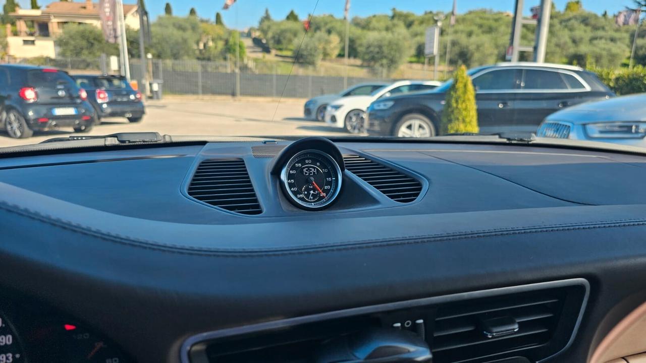 Porsche 911 3.0 Carrera 4 Coupé