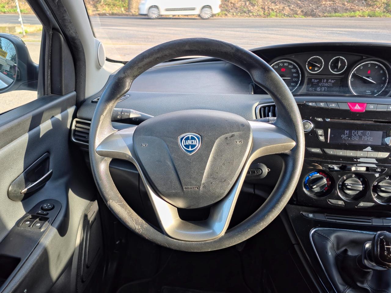 Lancia Ypsilon 1.2 69 CV 5 porte Elefantino 2015-E6 Manuale NEO