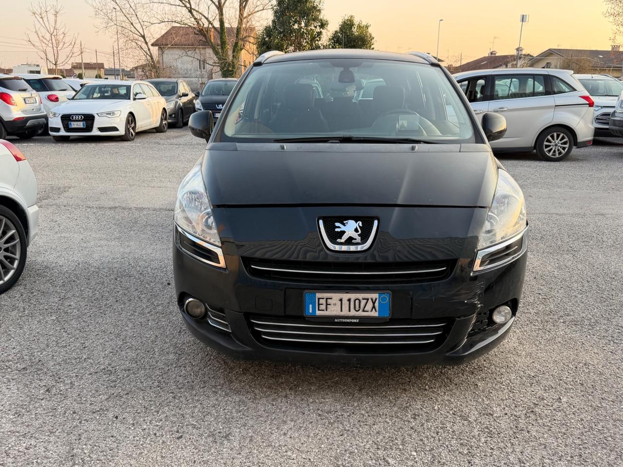 Peugeot 5008 1.6 HDi 112CV cambio robotizzato Tecno