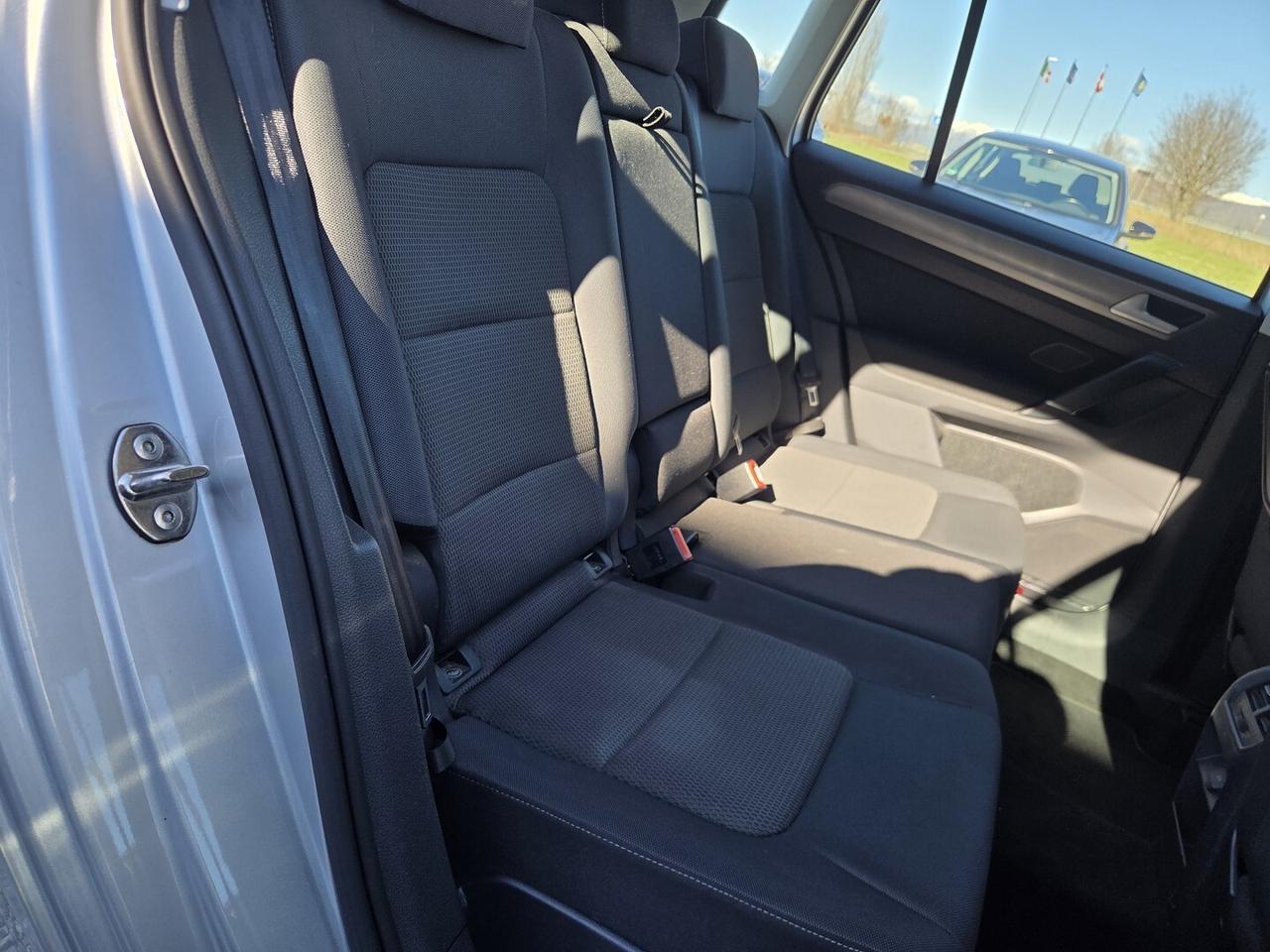 VOLKSWAGEN GOLF SPORTSVAN 1.6TDI 110CV DEL 2015