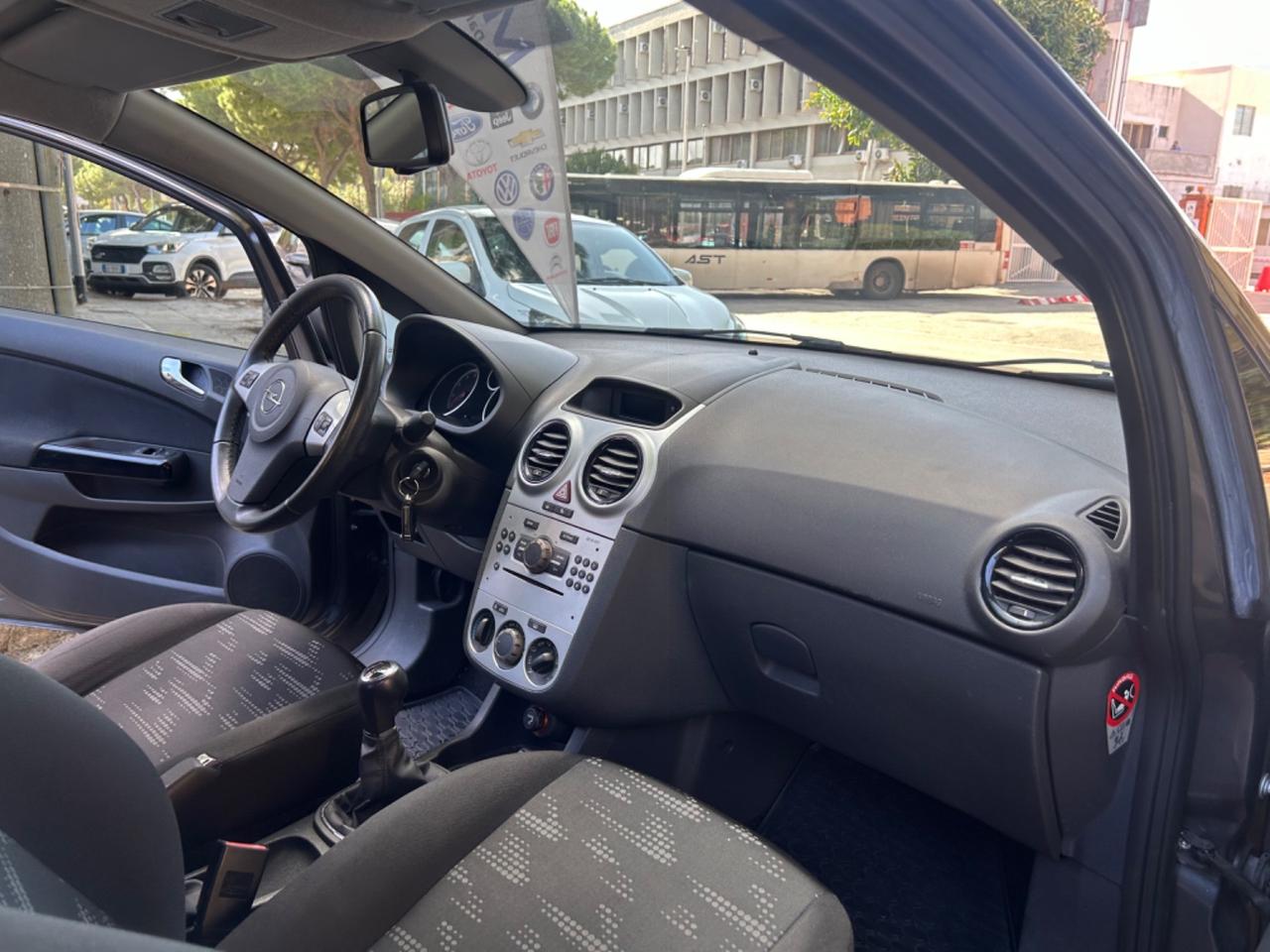 Opel Corsa 1.4 16V 5 porte Elective