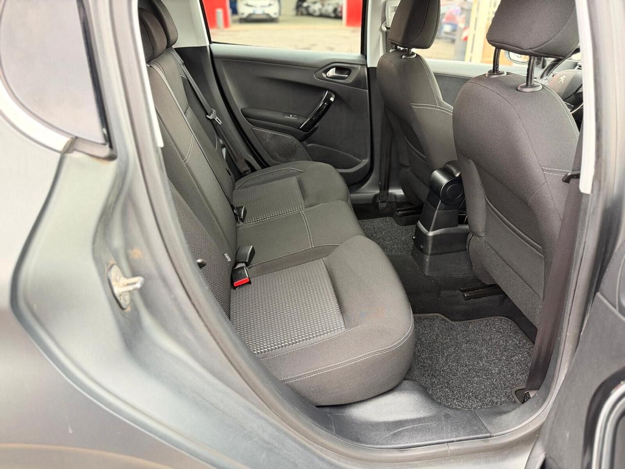 Peugeot 208 PURETECH 5P ALLURE