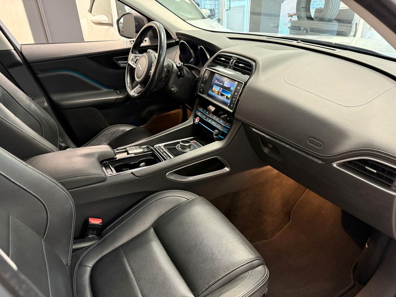 Jaguar F-Pace 2.0 D 180 CV AWD Portfolio