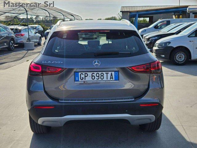 MERCEDES-BENZ GLA 250 GLA e phev (eq-power) Business Extra auto - GP698T
