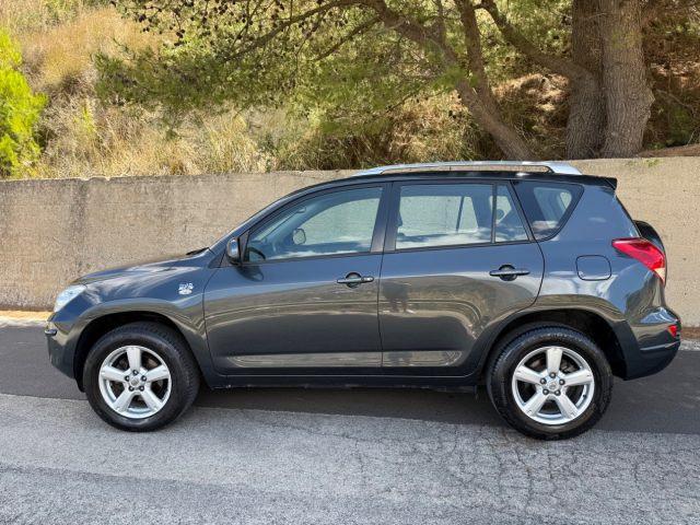 TOYOTA RAV 4 RAV4 2.2 D-4D Luxury CON GANCIO TRAINO