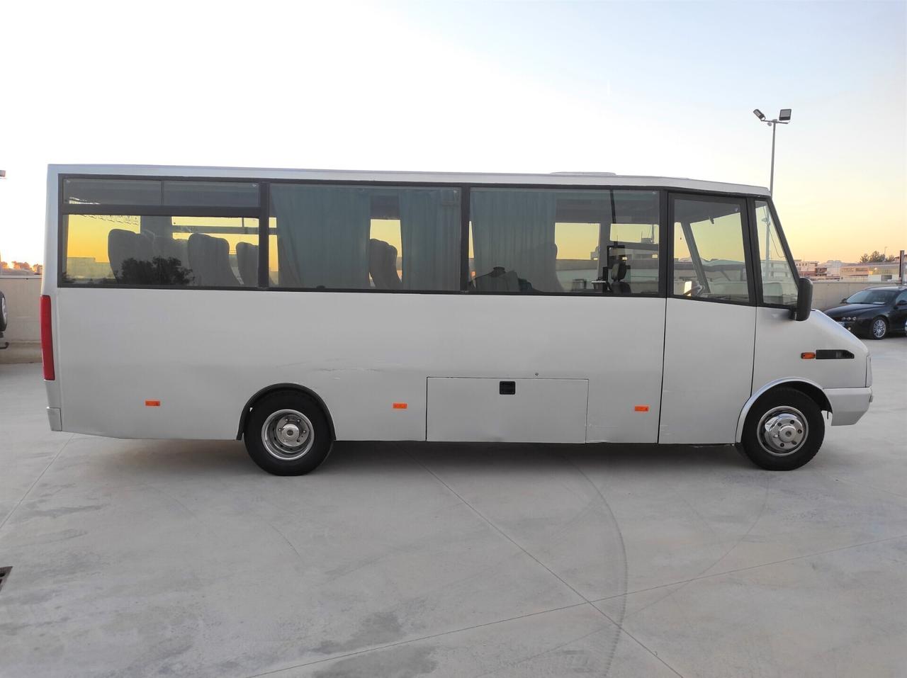 Iveco Minibus 25 POSTI - 2.5 Diesel 115cv