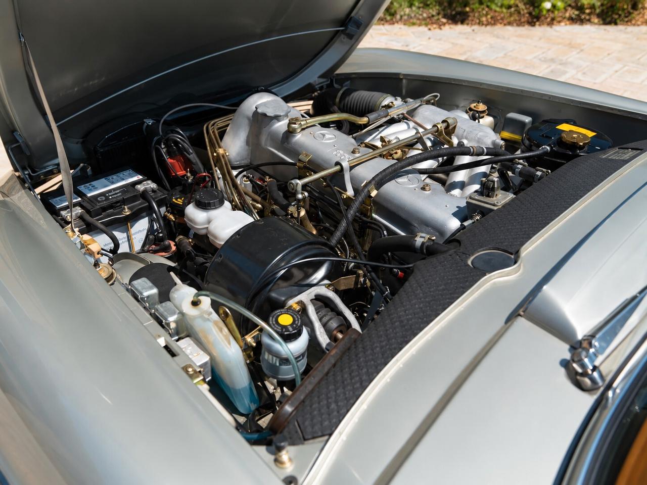 Mercedes-benz SL 230 Pagoda W113