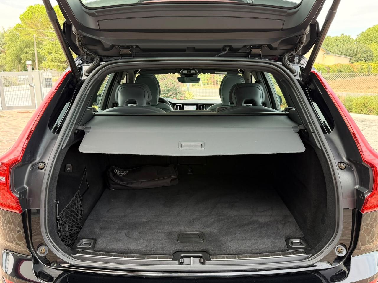 Volvo XC 60 2.0 T6 Recharge phev AWD R-design