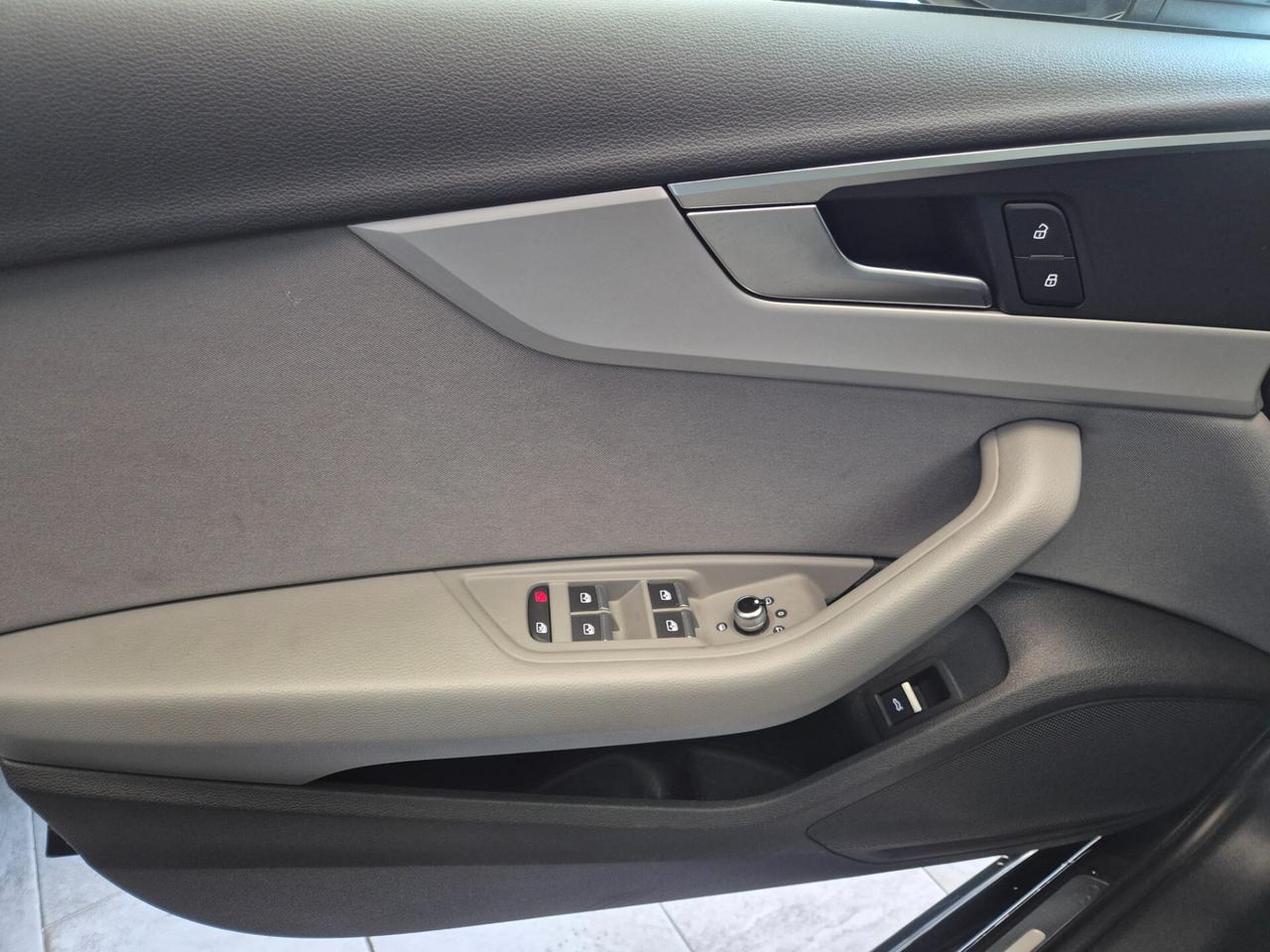 Audi A4 30 TDI/136 CV S tronic Business Advanced