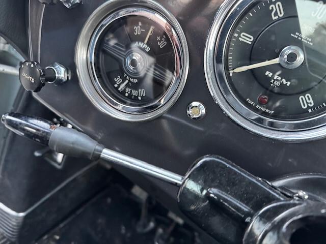 Aston Martin DB4 3.7 SUPERLEGGERA