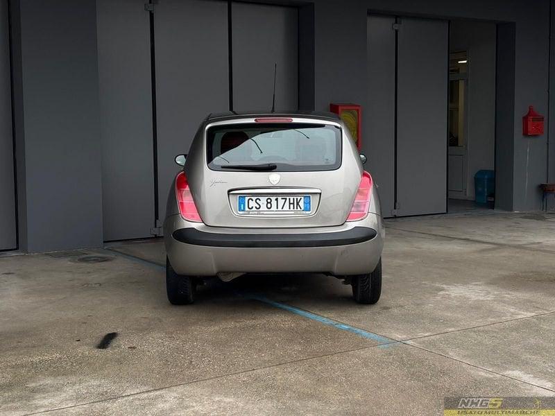 Lancia Ypsilon 1.2 16V Argento
