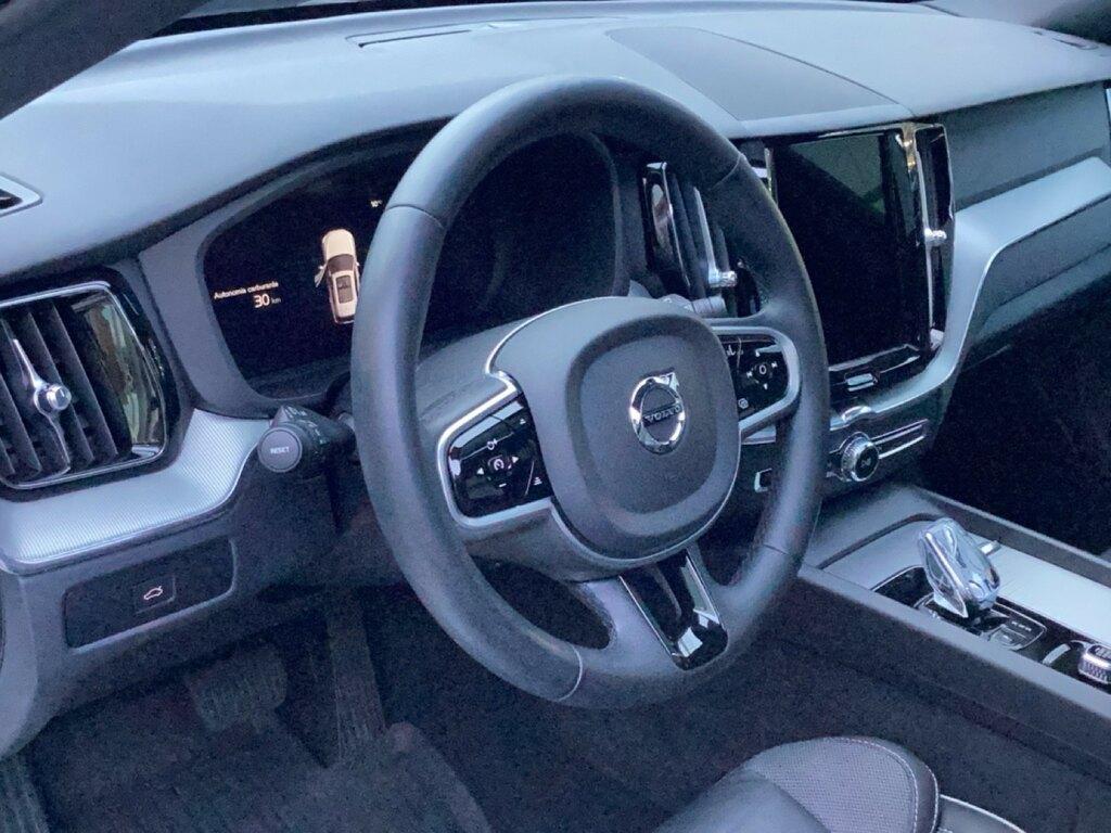 Volvo XC60 2.0 B4 Plus Dark automatico