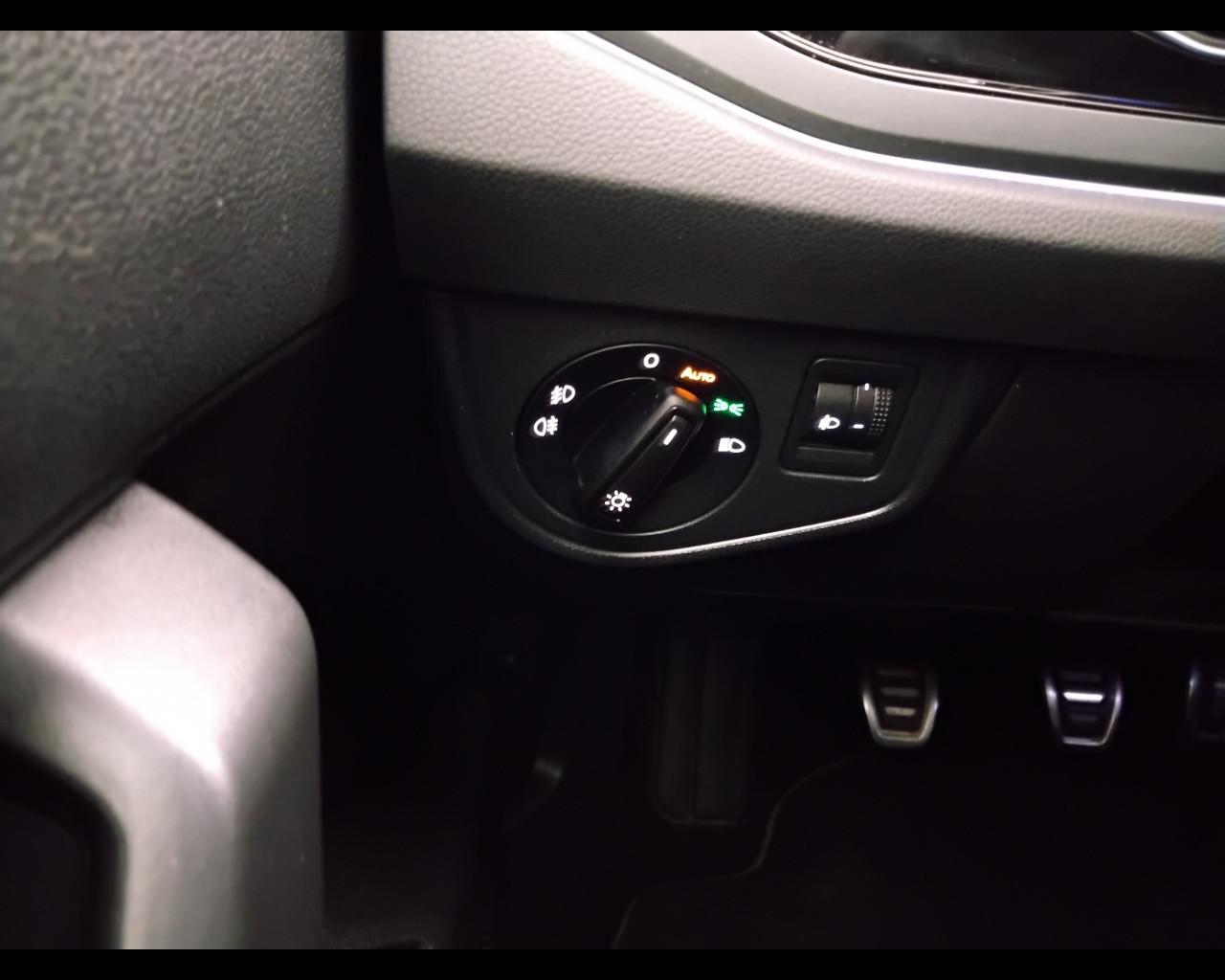 VOLKSWAGEN Polo VI 2022 - Polo 1.0 tsi R-Line 95cv