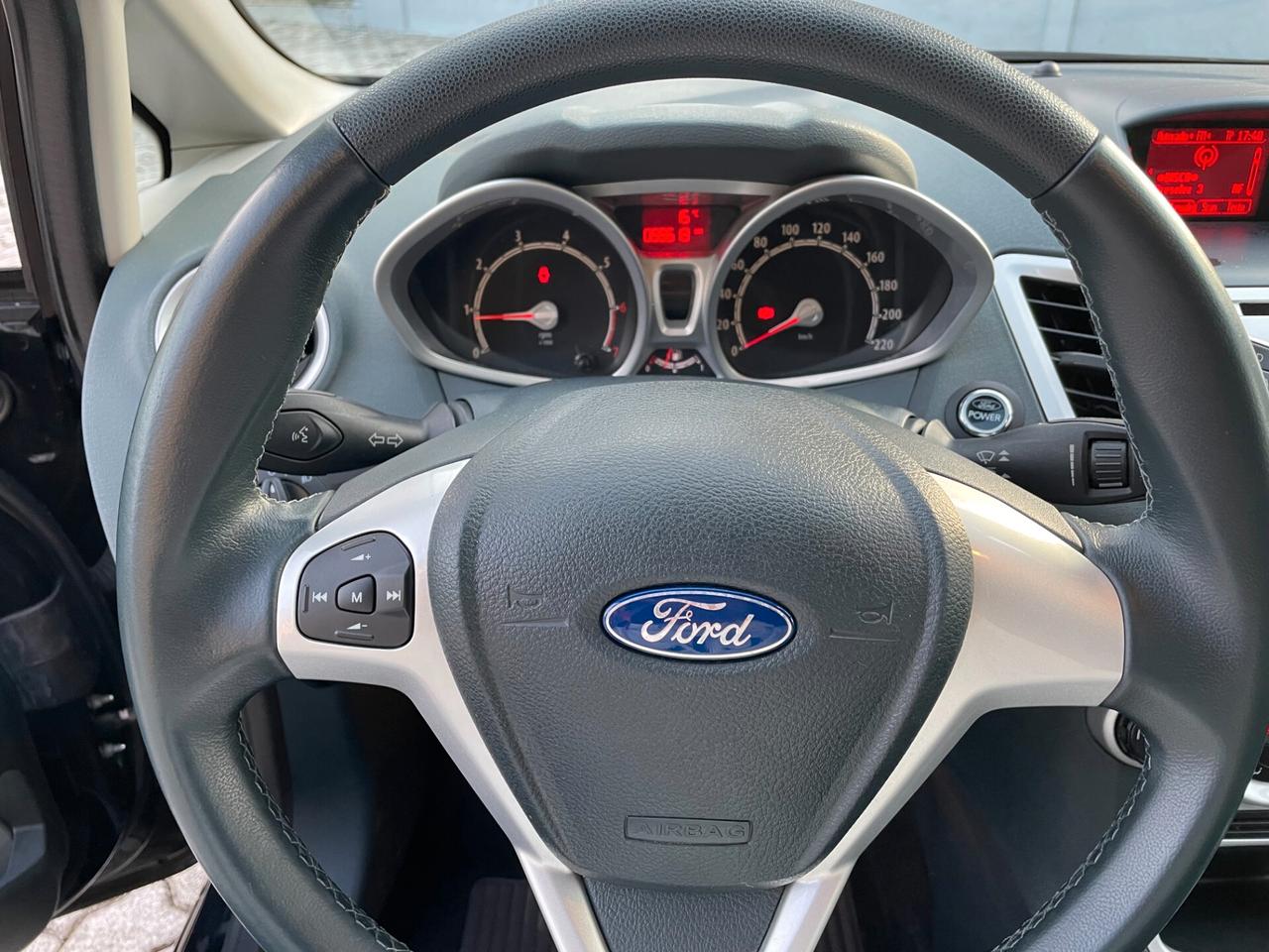 Ford Fiesta 1.2 82 CV 5 porte Titanium NEOPATENTATI KM REALI !!!