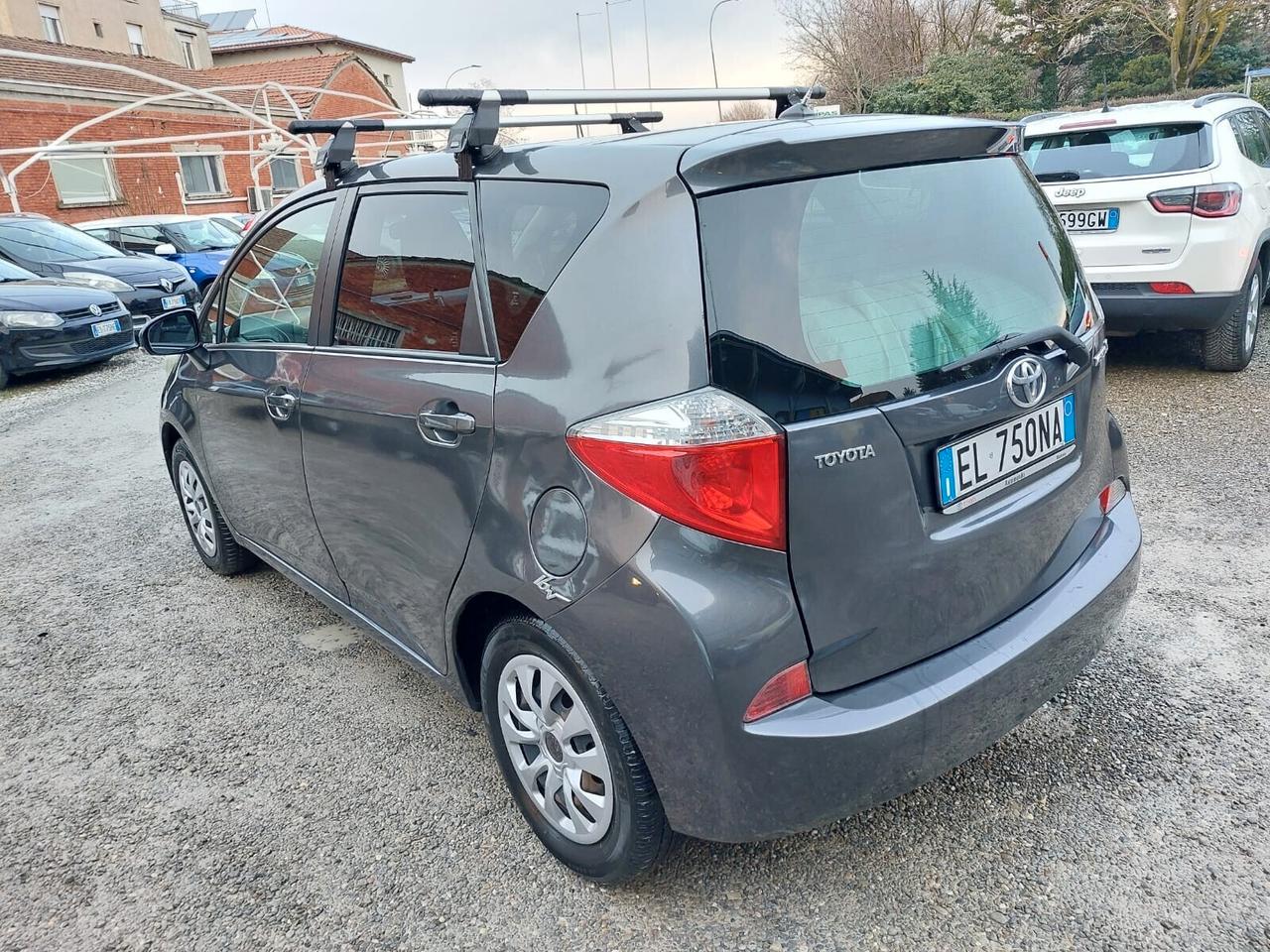 Toyota Verso-S 1.3 MT Lounge TENUTA BENISSIMO