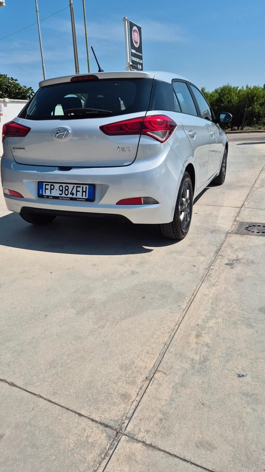 Hyundai i20 1.1 CRDi 12V 5 porte Blackline