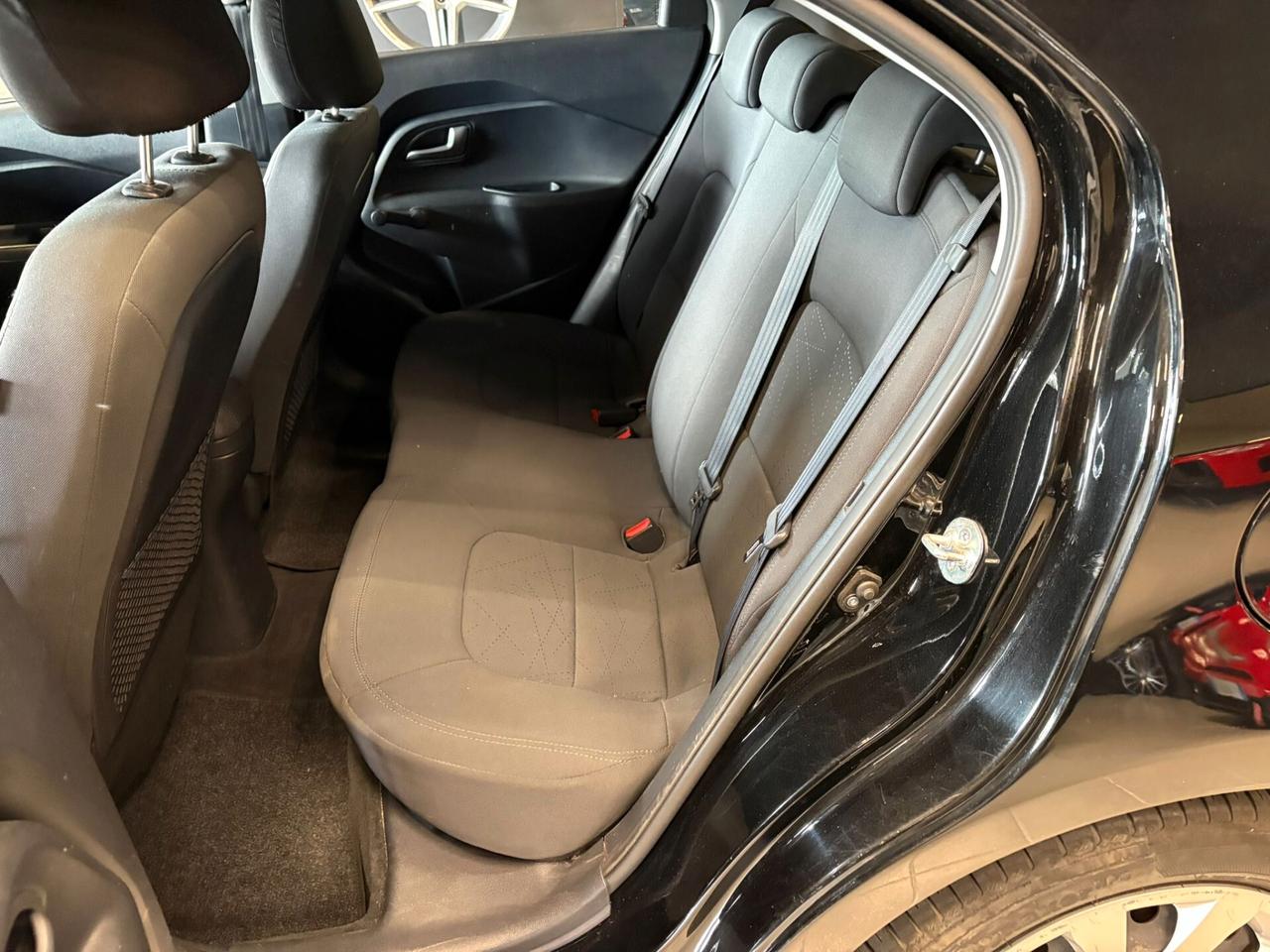 Kia Rio 1.1 CRDi 5p. Cool Neopatentati