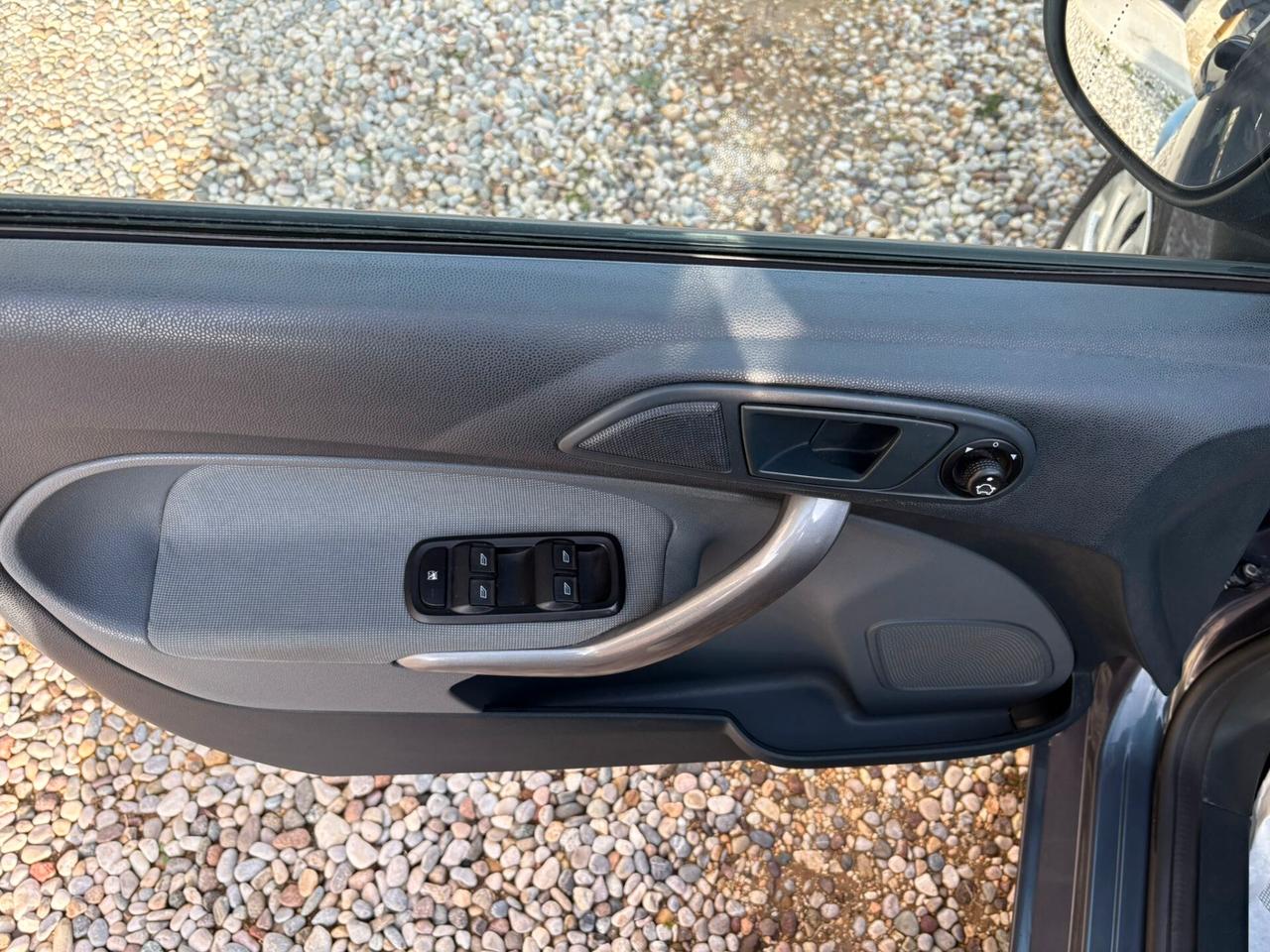 Ford Fiesta TITANIUM 1.2 5P. UNICO PROPRIETARIO