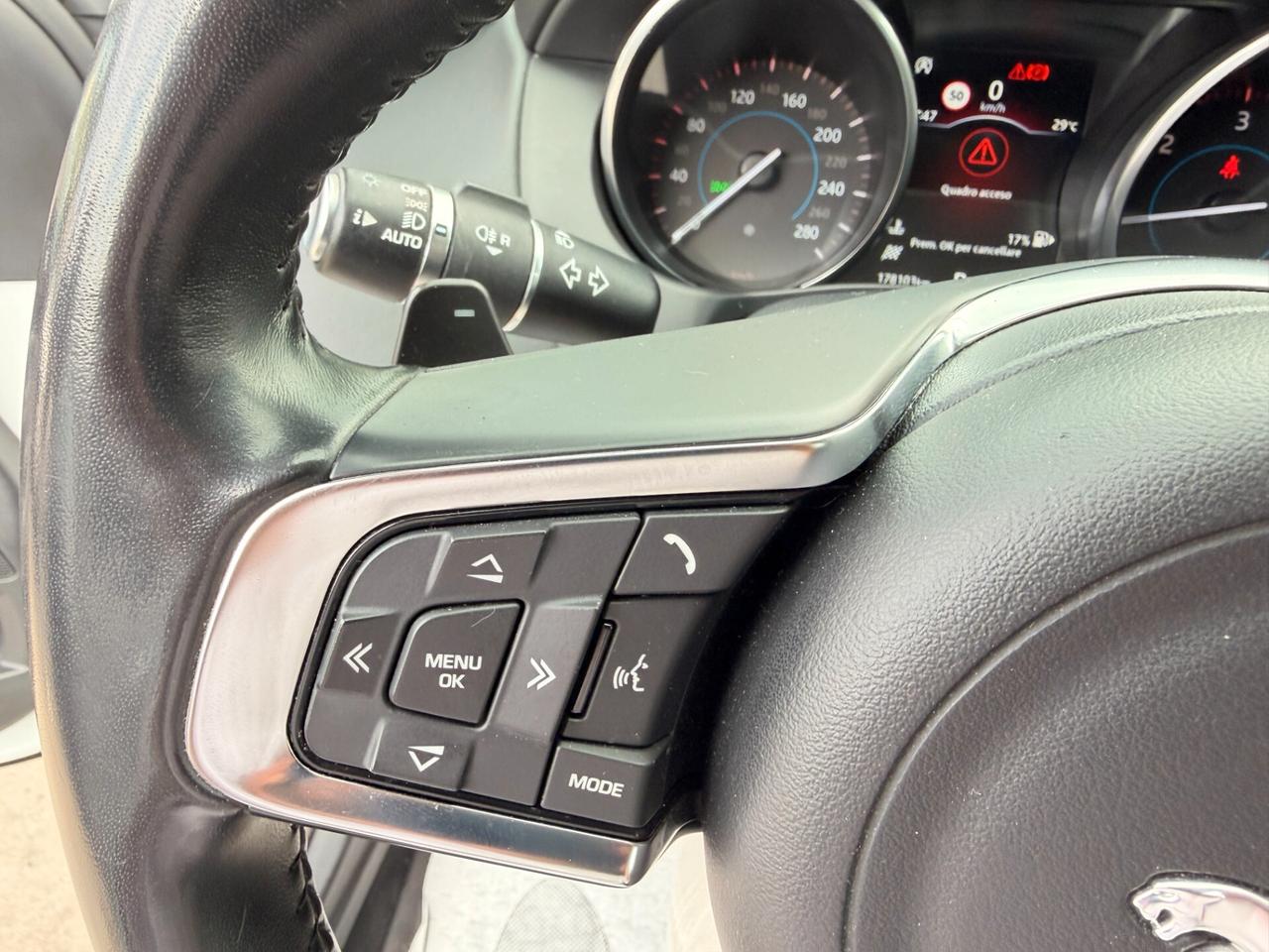 Jaguar XE 2.0 D 180 CV AWD aut. HSE